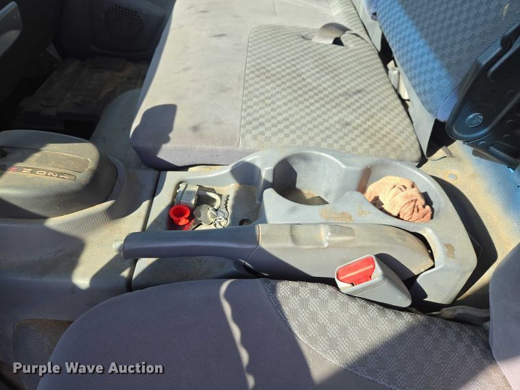 image for item ET5259 2012 Isuzu NPR flatbed truck