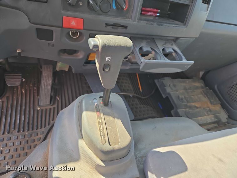 image for item ET5259 2012 Isuzu NPR flatbed truck