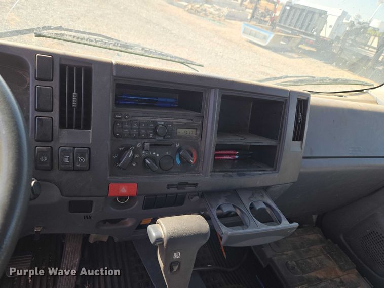 image for item ET5259 2012 Isuzu NPR flatbed truck