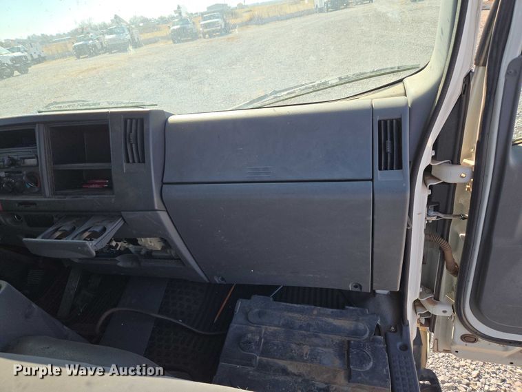 image for item ET5259 2012 Isuzu NPR flatbed truck