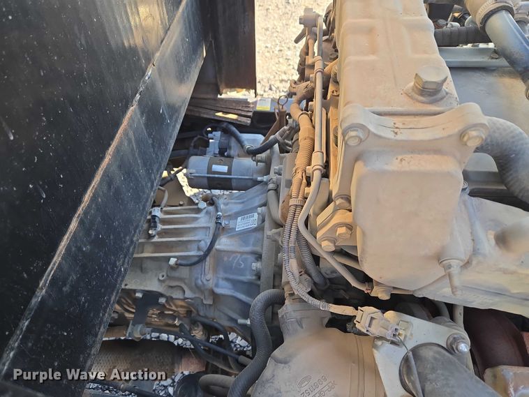 image for item ET5259 2012 Isuzu NPR flatbed truck