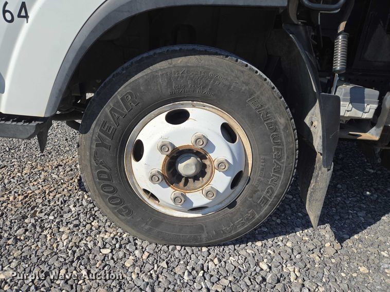 image for item ET5259 2012 Isuzu NPR flatbed truck