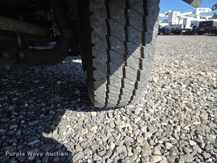 image for item ET5259 2012 Isuzu NPR flatbed truck