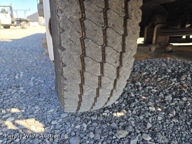 image for item ET5259 2012 Isuzu NPR flatbed truck