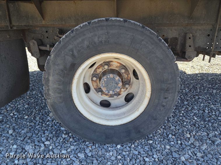 image for item ET5259 2012 Isuzu NPR flatbed truck