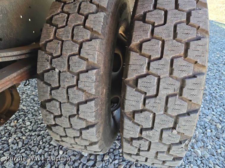 image for item ET5259 2012 Isuzu NPR flatbed truck