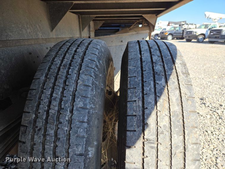 image for item ET5259 2012 Isuzu NPR flatbed truck