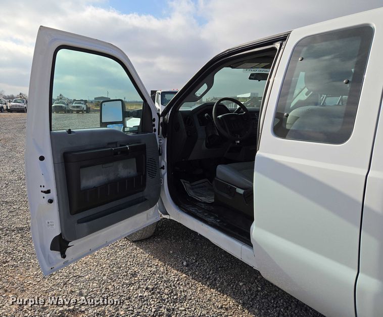 image for item ET5260 2015 Ford F250 Super Duty SuperCab pickup truck