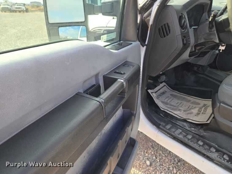 image for item ET5260 2015 Ford F250 Super Duty SuperCab pickup truck