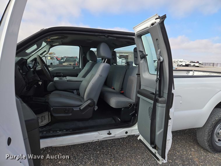 image for item ET5260 2015 Ford F250 Super Duty SuperCab pickup truck