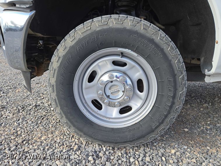 image for item ET5260 2015 Ford F250 Super Duty SuperCab pickup truck