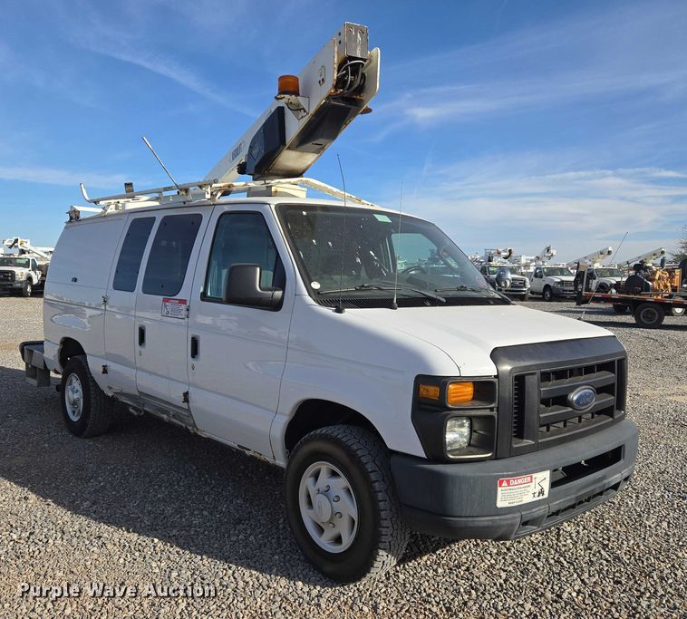 image for item ET5262 2011 Ford E350 Super Duty van with bucket lift