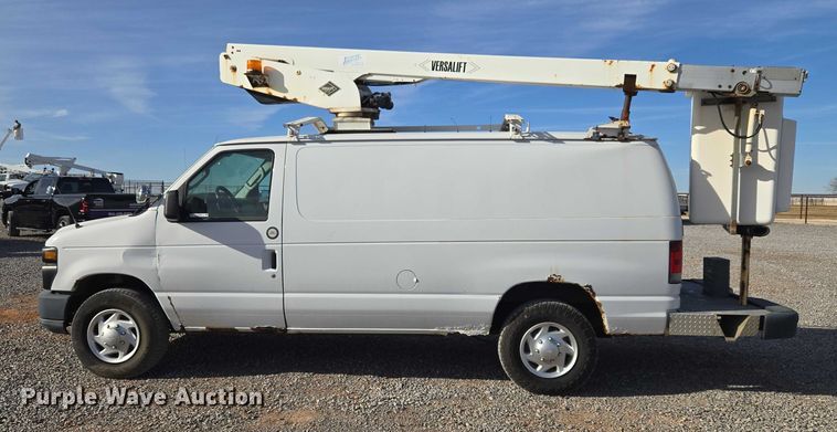 image for item ET5262 2011 Ford E350 Super Duty van with bucket lift