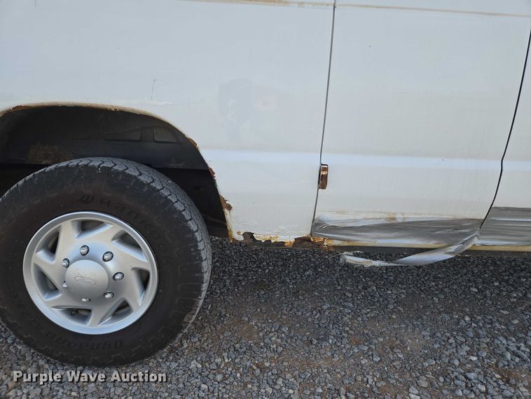 image for item ET5262 2011 Ford E350 Super Duty van with bucket lift