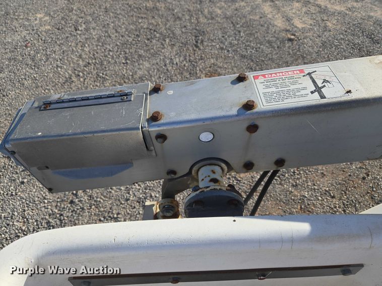 image for item ET5262 2011 Ford E350 Super Duty van with bucket lift