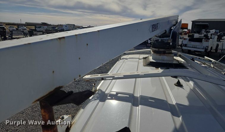 image for item ET5262 2011 Ford E350 Super Duty van with bucket lift