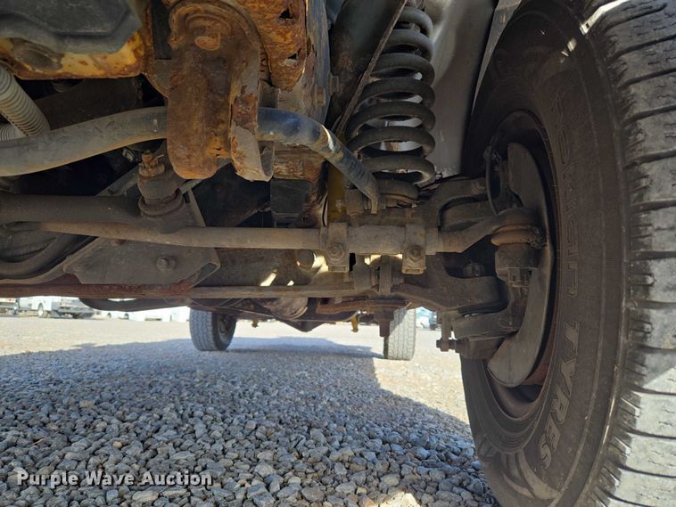 image for item ET5262 2011 Ford E350 Super Duty van with bucket lift