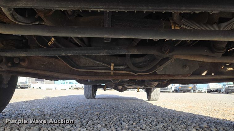 image for item ET5262 2011 Ford E350 Super Duty van with bucket lift