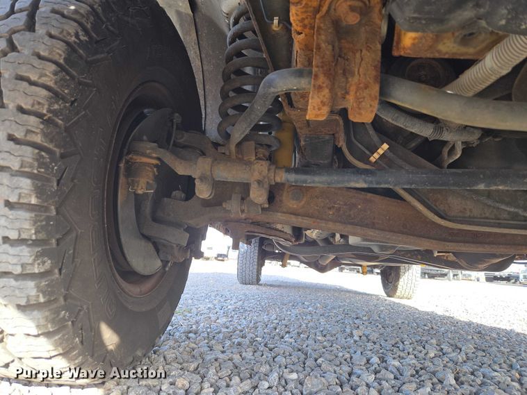 image for item ET5262 2011 Ford E350 Super Duty van with bucket lift