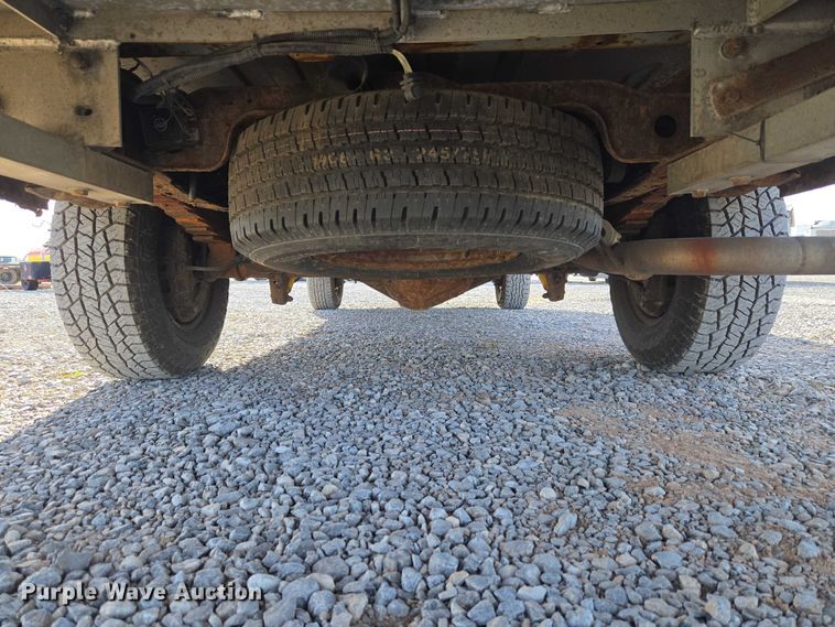 image for item ET5262 2011 Ford E350 Super Duty van with bucket lift