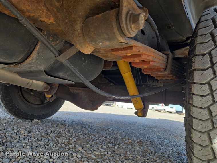 image for item ET5262 2011 Ford E350 Super Duty van with bucket lift