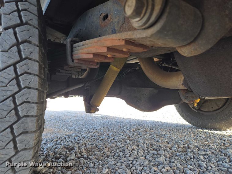 image for item ET5262 2011 Ford E350 Super Duty van with bucket lift