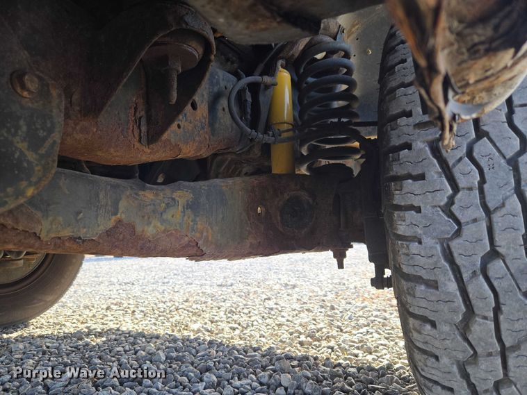 image for item ET5262 2011 Ford E350 Super Duty van with bucket lift