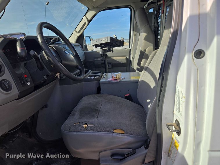 image for item ET5262 2011 Ford E350 Super Duty van with bucket lift