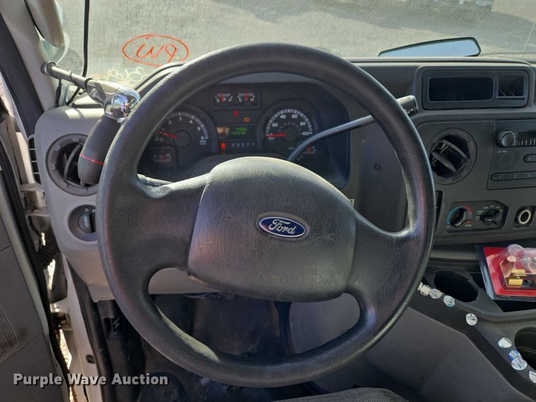 image for item ET5262 2011 Ford E350 Super Duty van with bucket lift