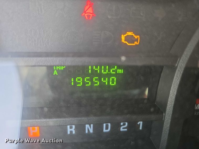 image for item ET5262 2011 Ford E350 Super Duty van with bucket lift