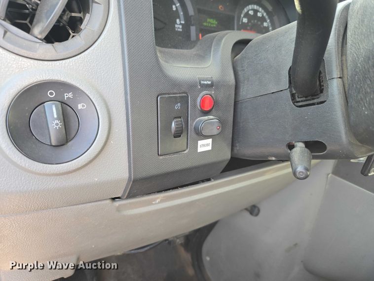 image for item ET5262 2011 Ford E350 Super Duty van with bucket lift