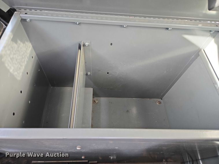 image for item ET5262 2011 Ford E350 Super Duty van with bucket lift