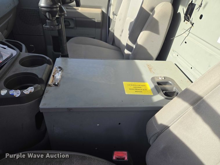 image for item ET5262 2011 Ford E350 Super Duty van with bucket lift