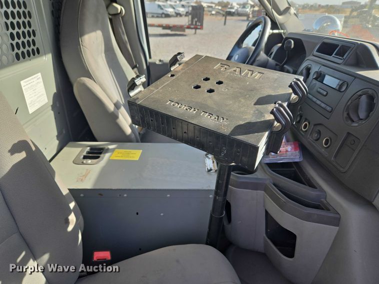image for item ET5262 2011 Ford E350 Super Duty van with bucket lift