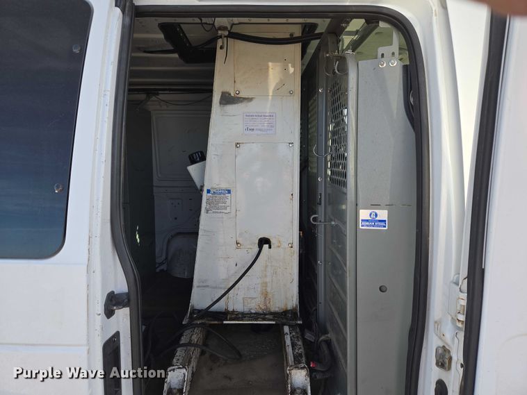 image for item ET5262 2011 Ford E350 Super Duty van with bucket lift