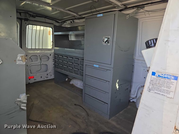 image for item ET5262 2011 Ford E350 Super Duty van with bucket lift