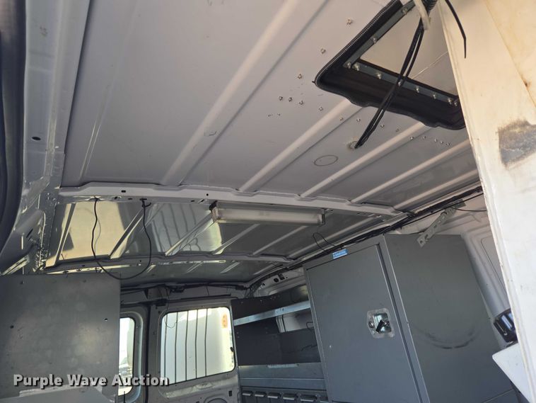 image for item ET5262 2011 Ford E350 Super Duty van with bucket lift