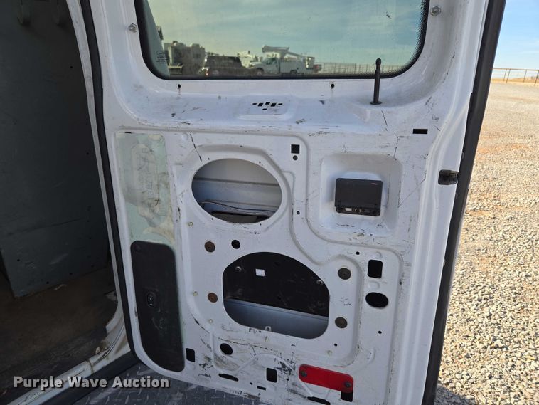 image for item ET5262 2011 Ford E350 Super Duty van with bucket lift