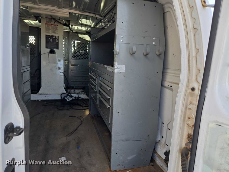 image for item ET5262 2011 Ford E350 Super Duty van with bucket lift