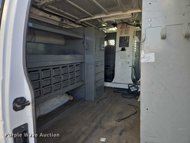 image for item ET5262 2011 Ford E350 Super Duty van with bucket lift