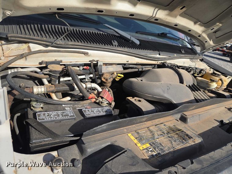 image for item ET5262 2011 Ford E350 Super Duty van with bucket lift