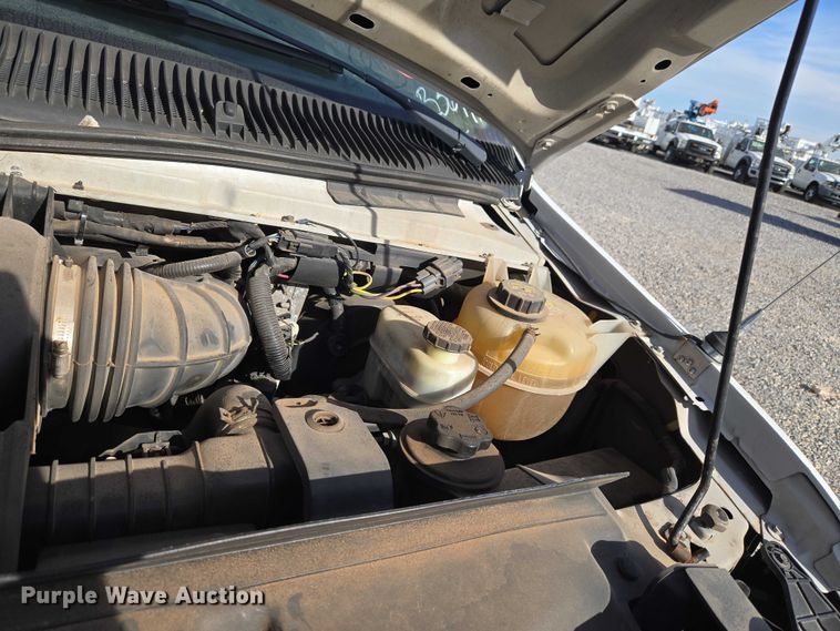 image for item ET5262 2011 Ford E350 Super Duty van with bucket lift