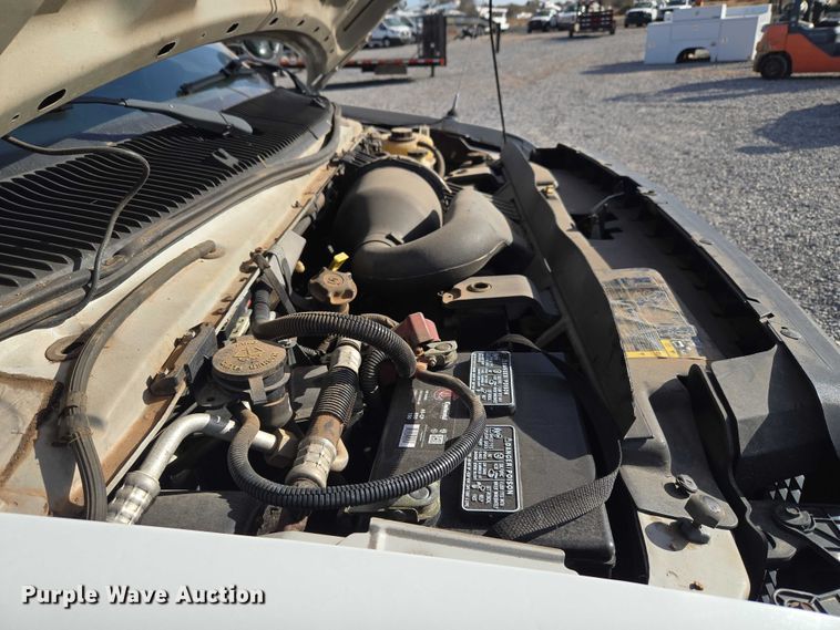 image for item ET5262 2011 Ford E350 Super Duty van with bucket lift