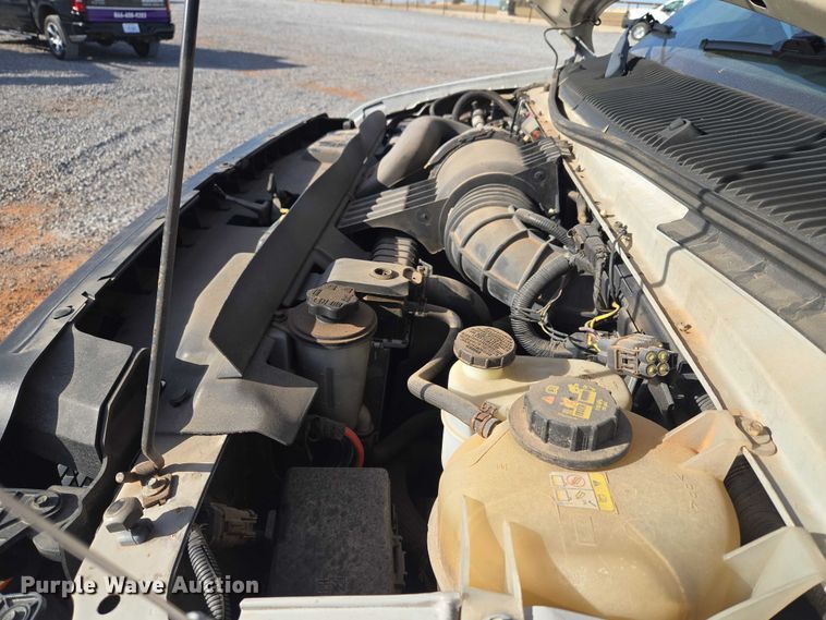 image for item ET5262 2011 Ford E350 Super Duty van with bucket lift