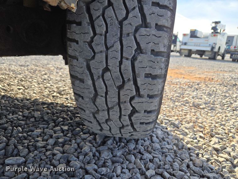 image for item ET5262 2011 Ford E350 Super Duty van with bucket lift