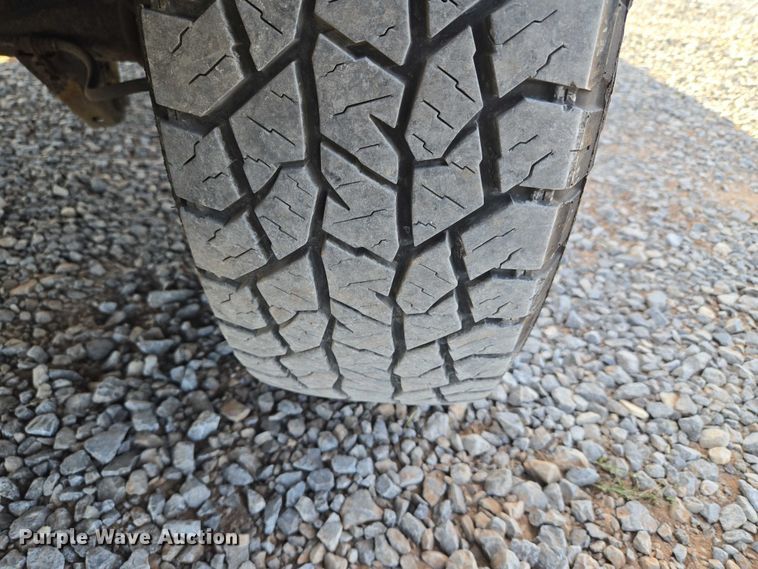 image for item ET5262 2011 Ford E350 Super Duty van with bucket lift