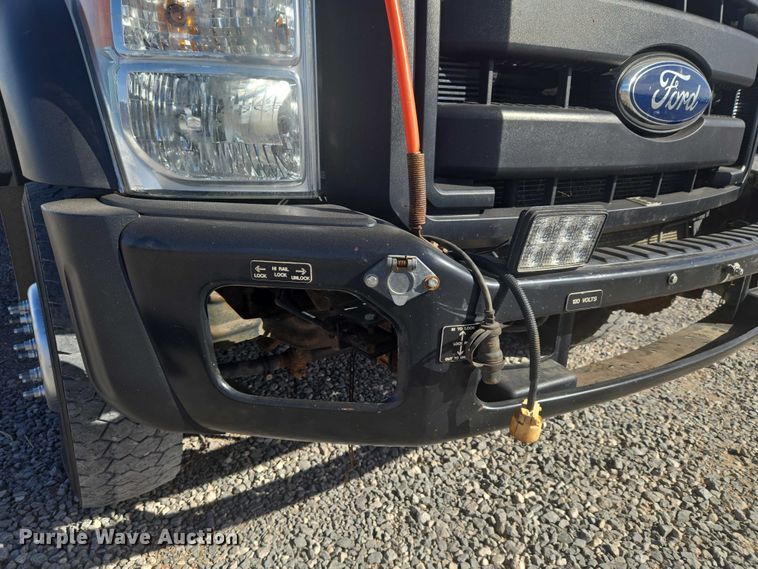image for item ET5263 2012 Ford F550 Super Duty Crew Cab utility / service truck