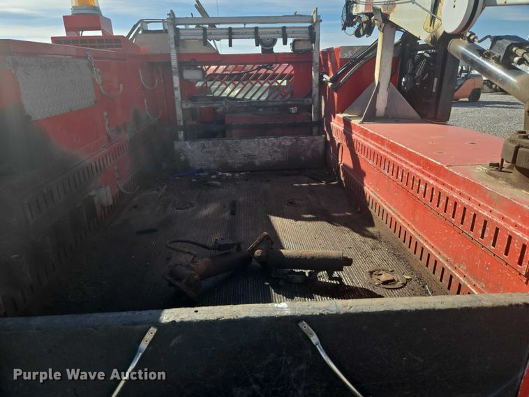 image for item ET5263 2012 Ford F550 Super Duty Crew Cab utility / service truck