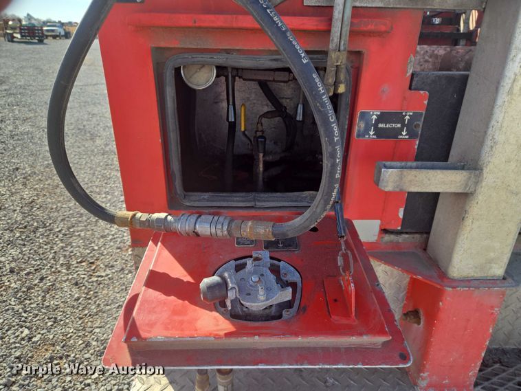 image for item ET5263 2012 Ford F550 Super Duty Crew Cab utility / service truck