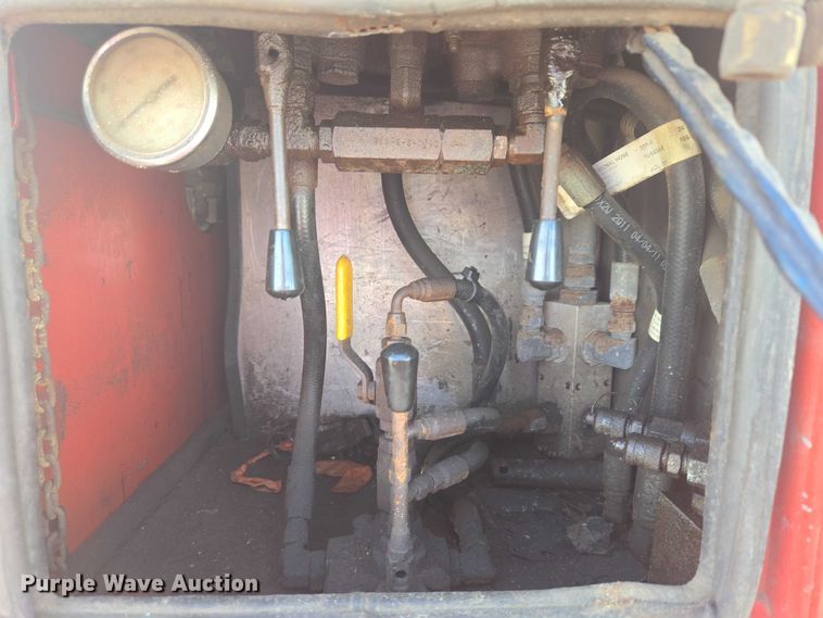 image for item ET5263 2012 Ford F550 Super Duty Crew Cab utility / service truck